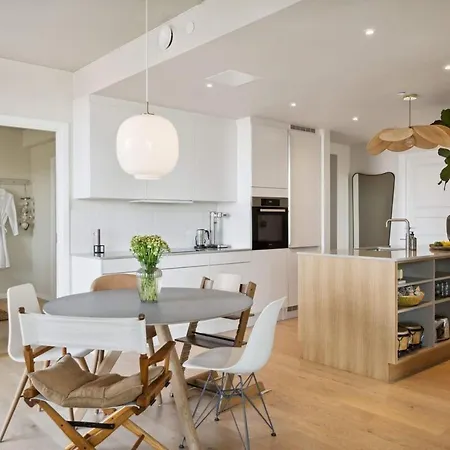 Spacious In V With Balcony Kopenhagen