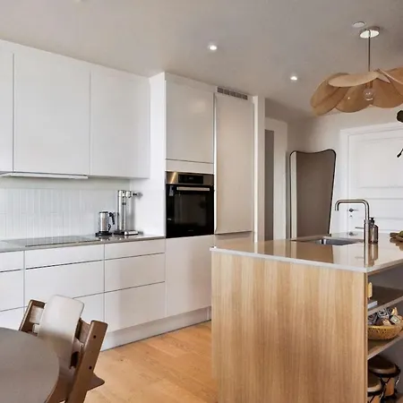Spacious In V With Balcony Appartement Kopenhagen